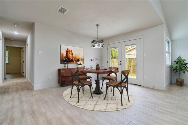 Building Photo - 11207 Sage Hollow Dr