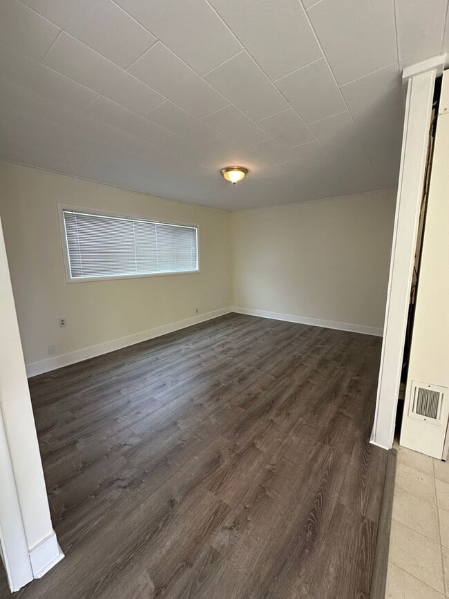 Foto del edificio - Quiet 2 Bedroom, 1 Bath Home - APPLICATION...