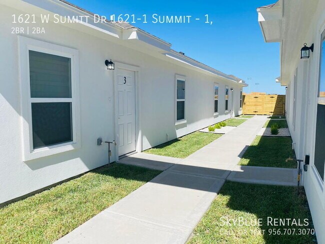 Foto del edificio - 1621 W Sumitt Dr