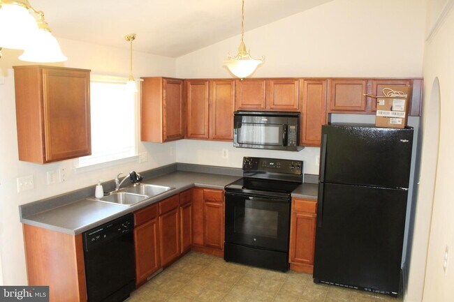 Building Photo - 737 Glen Cove Dr