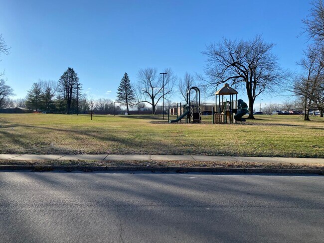 Building Photo - 1203 W State St