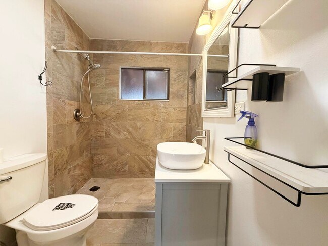 Foto del edificio - 2036 NW 31st Ave