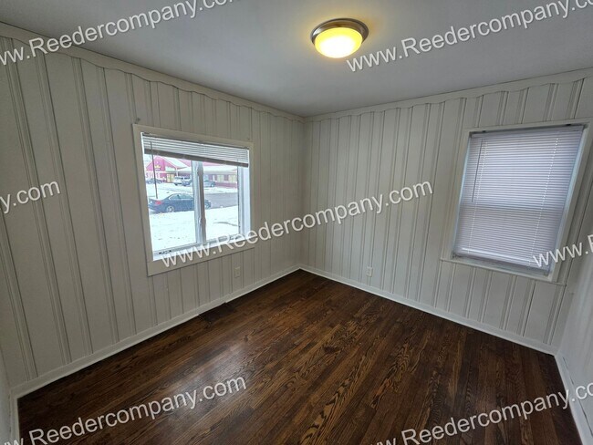 Foto del edificio - Spacious 4 bedroom 1 bathroom house