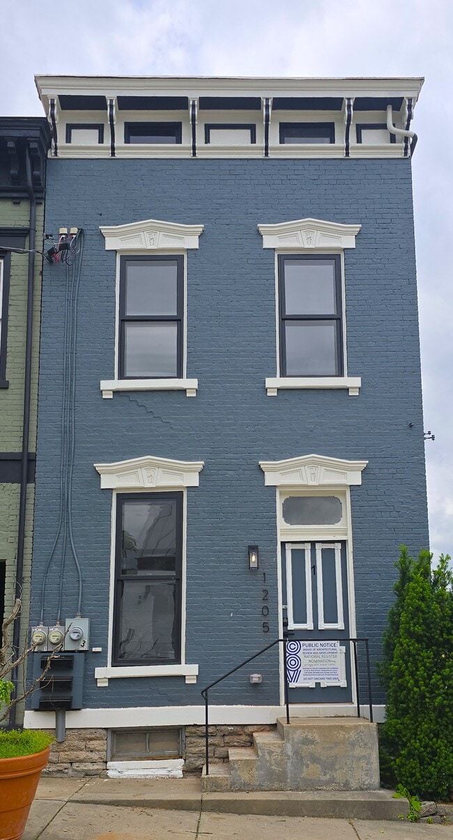 1205 Lee St Apt 1 - 1205 Lee St