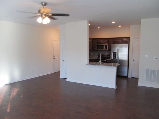 Building Photo - Lower level Condo