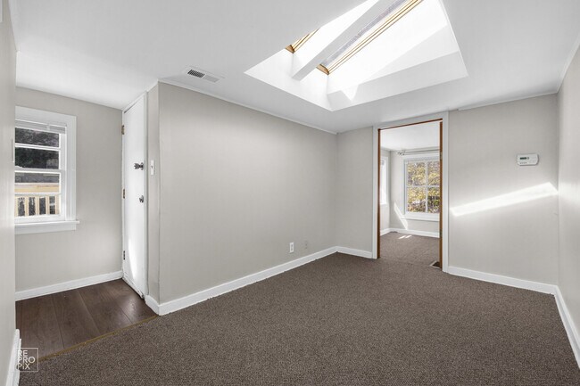 Building Photo - 521 E Wilson St