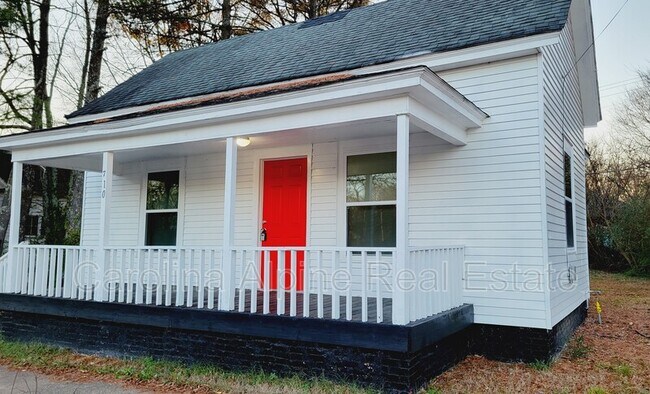 Building Photo - 710 Legrand St