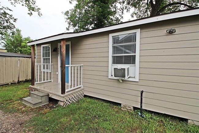 Building Photo - 4407 Hull St