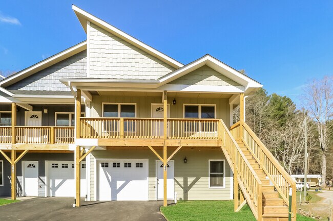 Building Photo - 444 Little Sycamore Ln