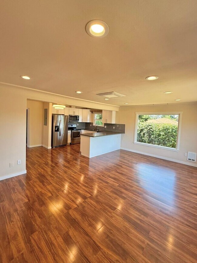 Foto del edificio - Renovated 2 Bedroom Home in Rainier Beach ...
