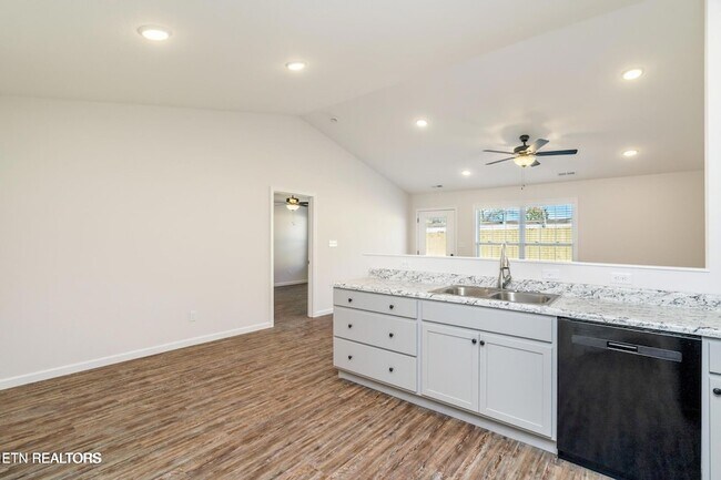Foto del edificio - 7351 Green Estates Way