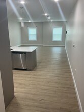 Building Photo - 26 Elm St