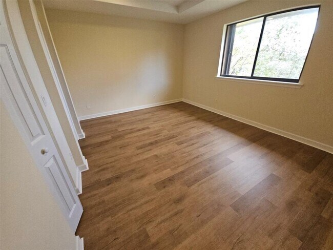 Foto del edificio - 6185 Laurel Ln