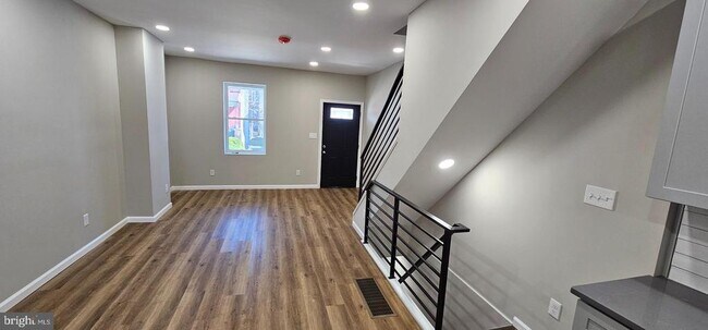 Building Photo - 1230 S Ruby St