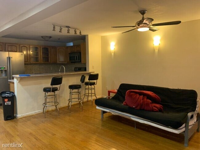 Building Photo - 2 br, 1 bath Townhome - 1412 Sterling St