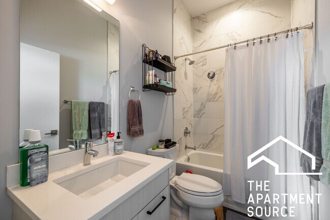 Foto del edificio - 2251 W Lawrence Ave