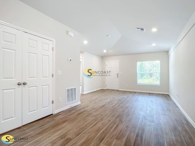 Foto del edificio - 1020 Birch Ave
