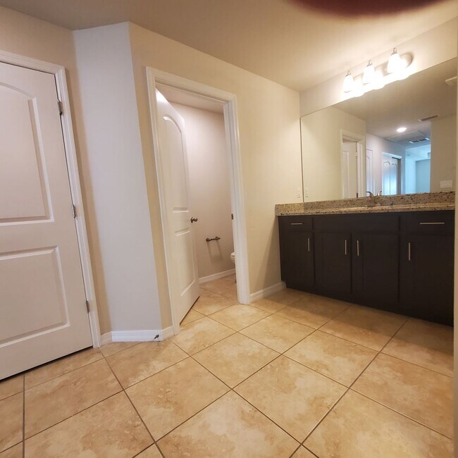 Foto del edificio - Spacious 4 Bedroom 2.5 Bath 2 Car Garage Home