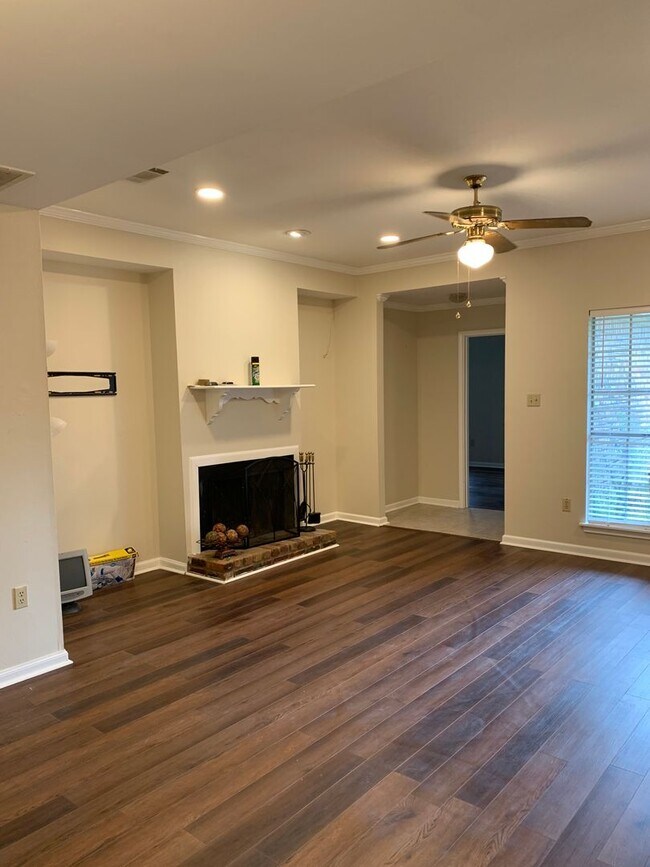 Foto del edificio - Florida Blvd / Sherwood Forrest