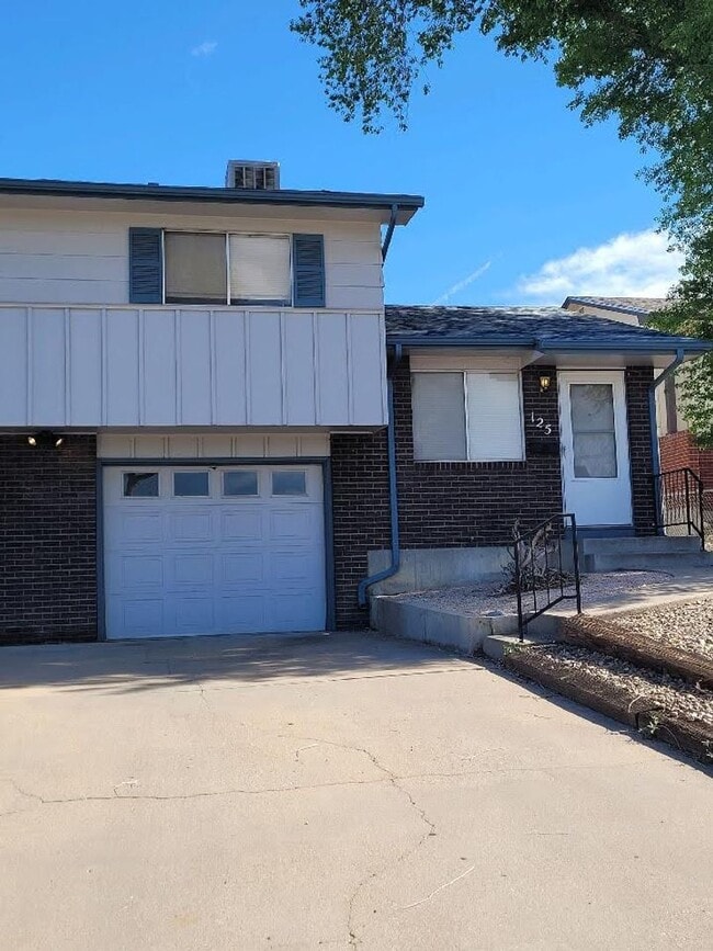 Building Photo - 125 Bonnymede Rd