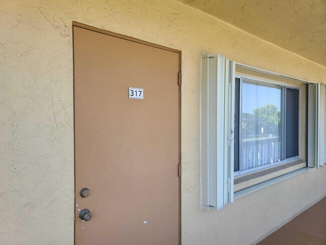 Foto del edificio - 555 Purdy Ln