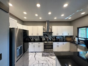 Building Photo - 508 31st St