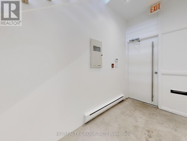 Photo du bâtiment - 899 Dundas St W
