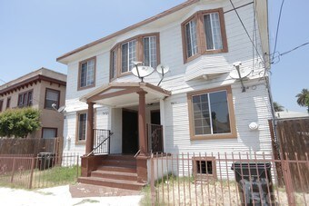 Primary Photo - 965 W 42nd Pl
