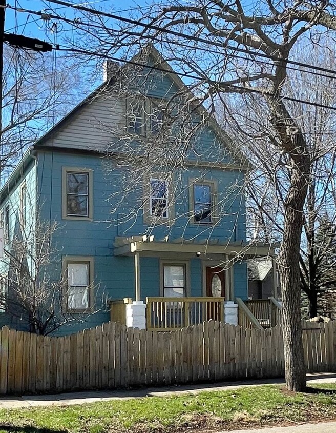 Foto principal - 3290 W 17th Street