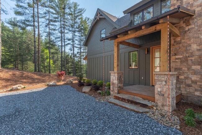 Building Photo - Stunning House w/ Amenities to Camp Lake J...