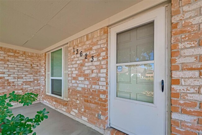 Foto del edificio - 13623 Fernhill Dr