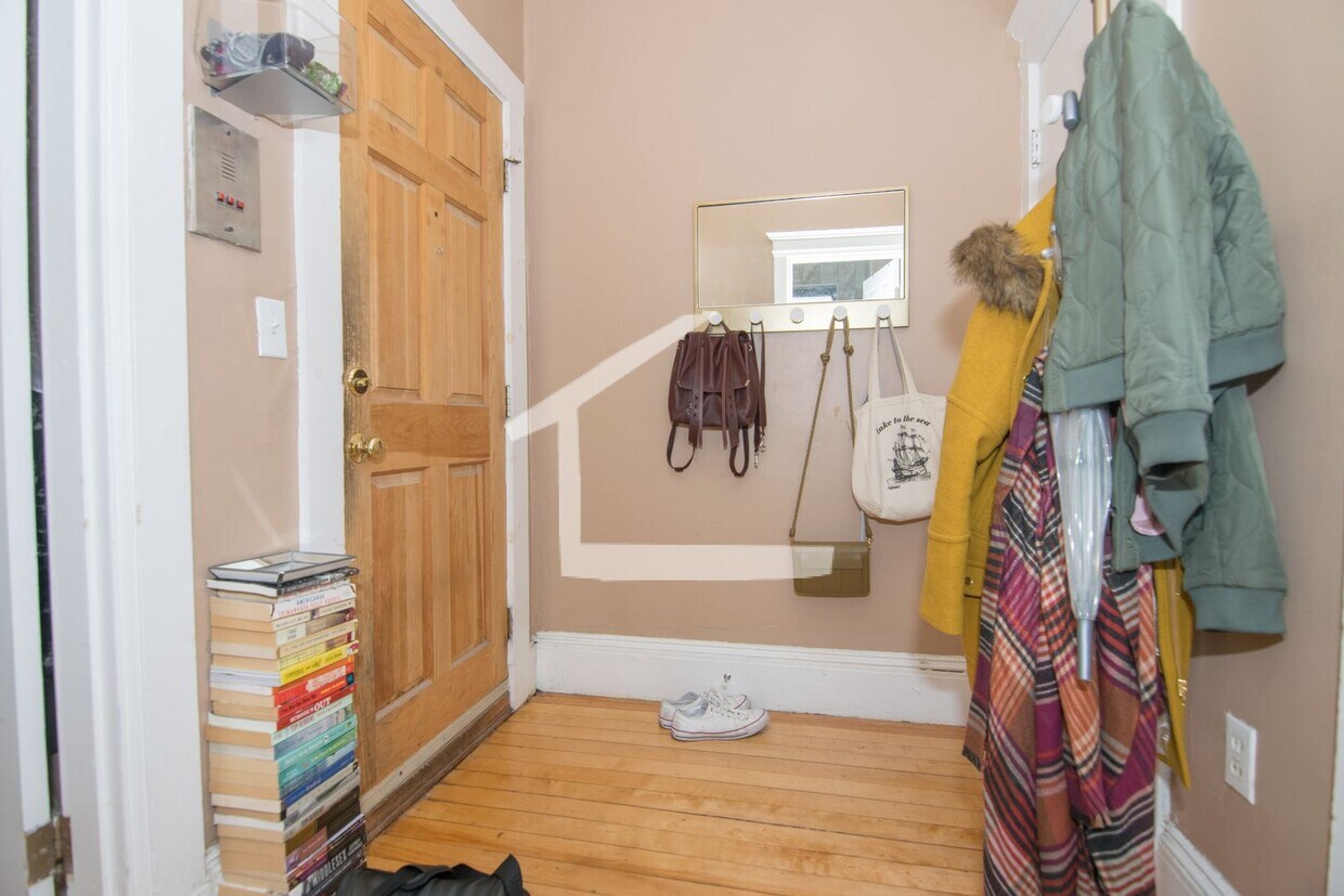 Primary Photo - Nice 2 bed in Allston
