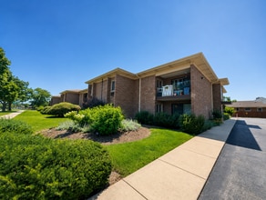 Building Photo - 483 N Larch Ave