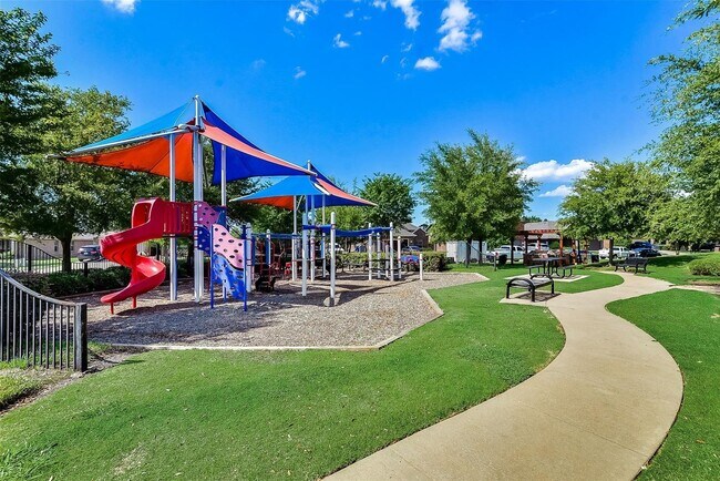 Foto del edificio - Beautiful 3 Bedroom Duplex located in Lavo...