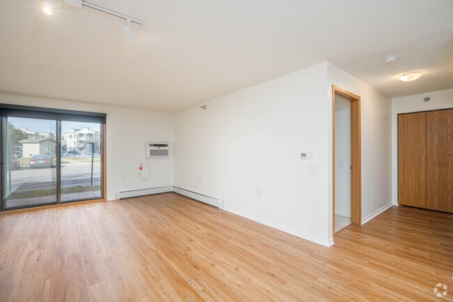 1BR, 1BA - 760SF - Living Room - Pondview Apartments