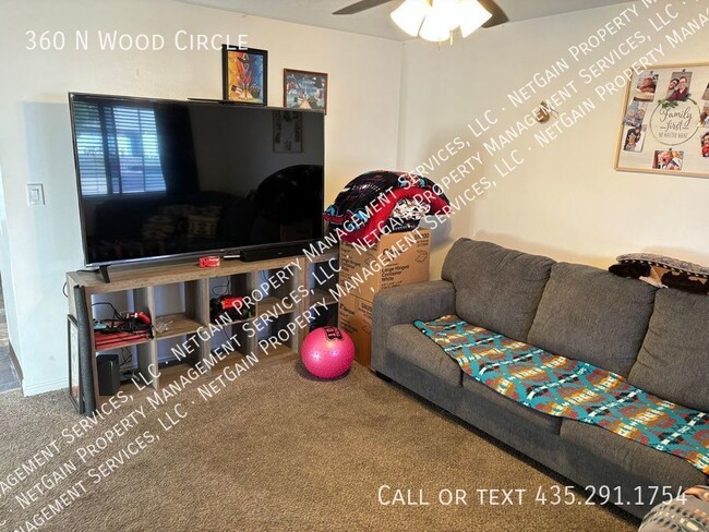 Building Photo - Pet Friendly 2 Bedroom Twinhome