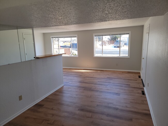 Living room - 8925 Oakwood St