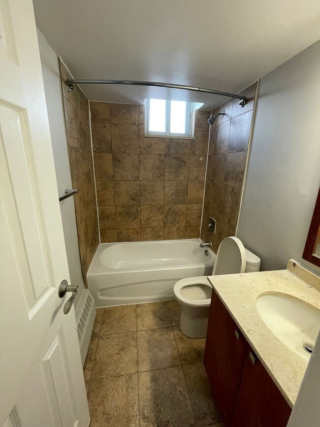 Photo du bâtiment - 230 Oak St