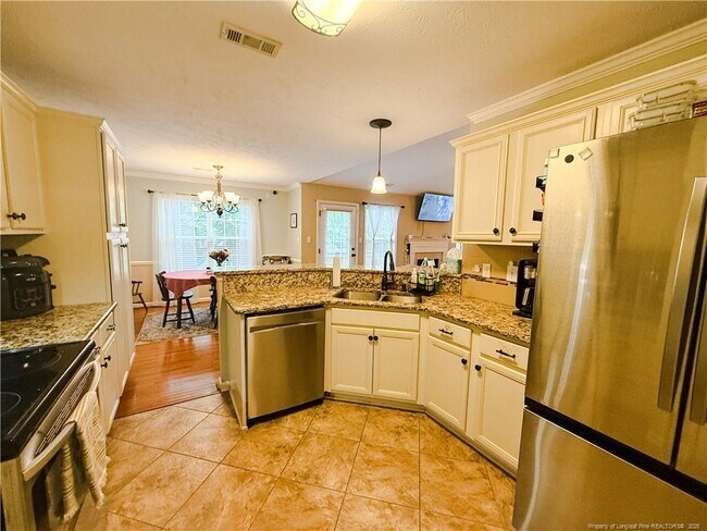 Building Photo - 728 Fairbluff Dr