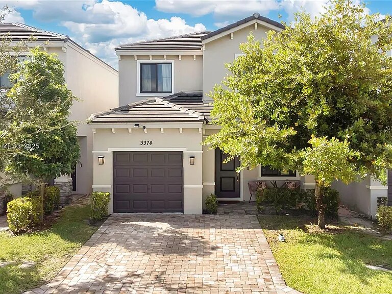 Foto principal - 3374 NW 5th St