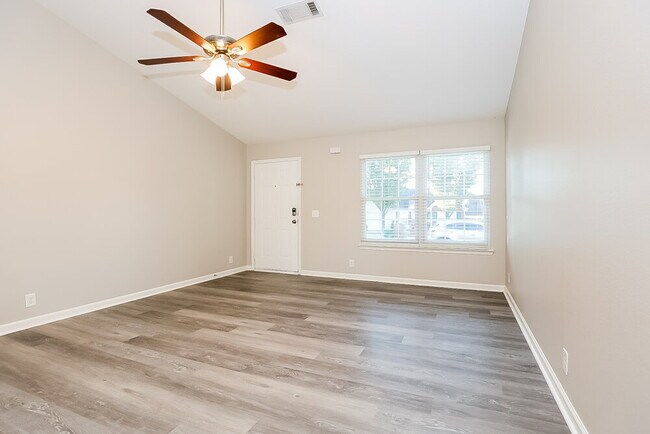 Foto del edificio - 7552 W Winchester Dr