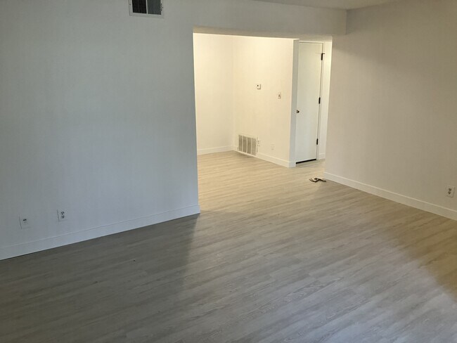 Foto del edificio - 5300 E Cherry Creek South Dr