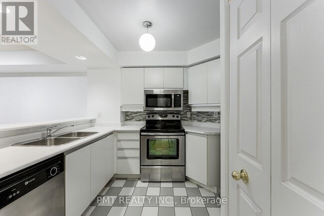 Photo du bâtiment - 801 King St W