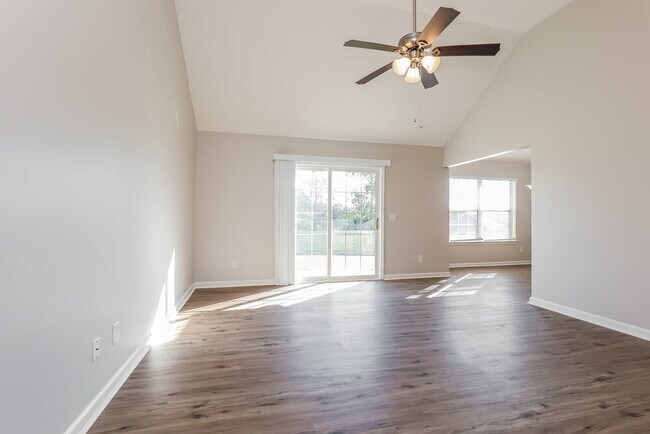 Building Photo - 323 Buttonwood Dr