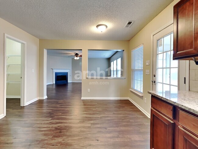 Foto del edificio - 5100 Morrow Ln