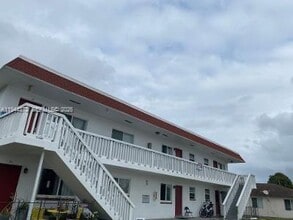 Building Photo - 7011 Pembroke Rd