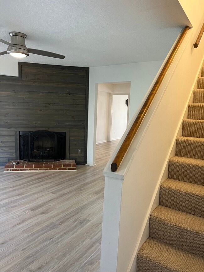 Foto del edificio - 612 Lake Point Cir