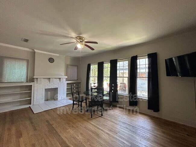 Foto del edificio - 142 E Jordan St