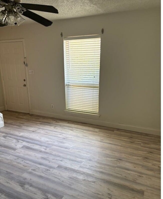 Foto del edificio - 2729 Hurstview Dr