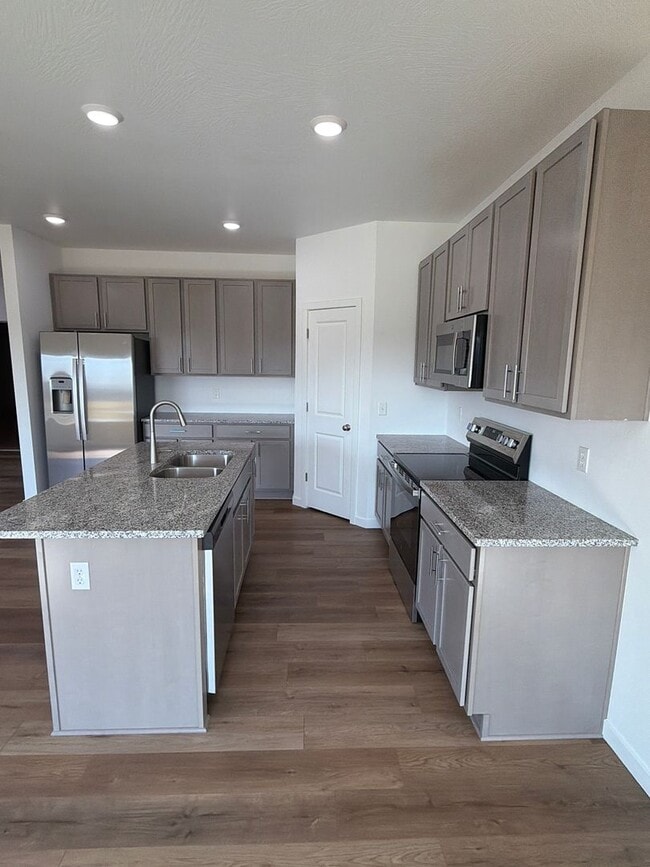 Building Photo - Beautiful Home in Rogersville!